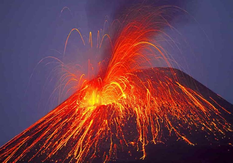 Gunung Berapi dalam Mimpi: Makna Letusan dan Arus Lava yang Mengalir