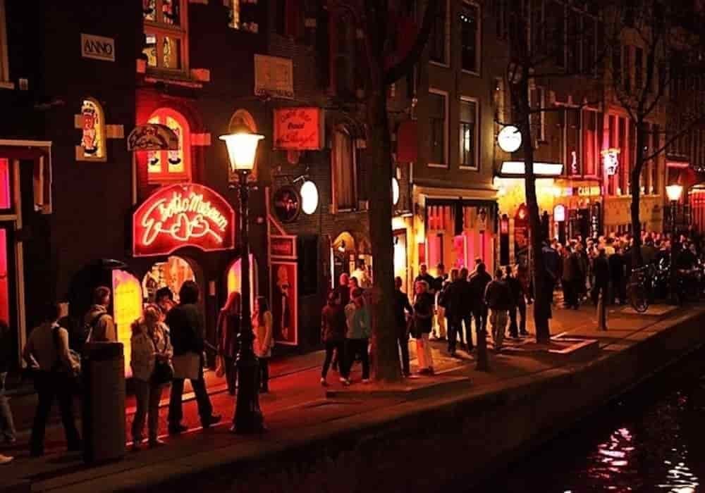 Arti Mimpi Menjual Diri - Pelacur