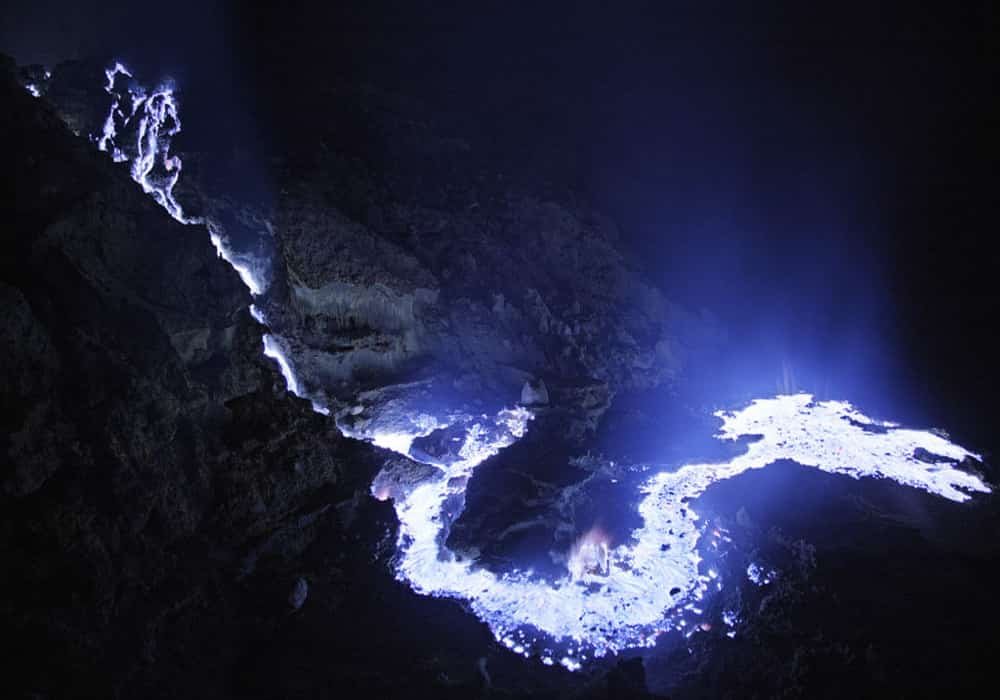 Kawah ijen fenomena api biru blue fire rute pendakian kawah ijen