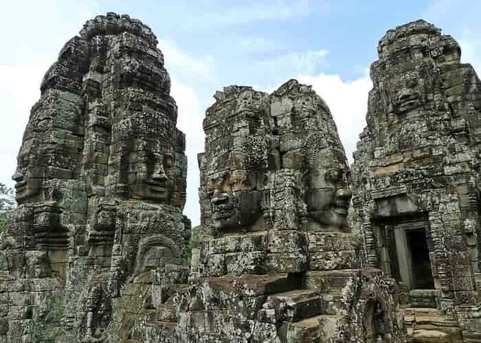 Candi Bayon - Angkor Thom | Tempat Wisata di Kamboja