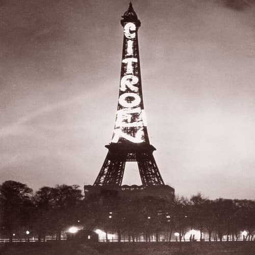 Iklan Citroen di menara Eiffel