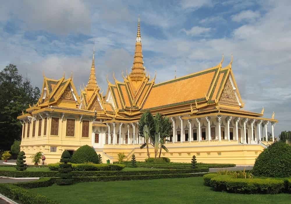 Tempat Wisata di Kamboja yang Terkenal Angkor Wat (Siem