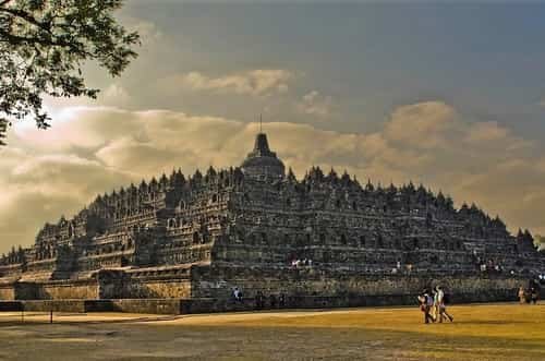 Sejarah Candi Borobudur Abad 9 Memiliki 6 Teras 504 Patung Buddha