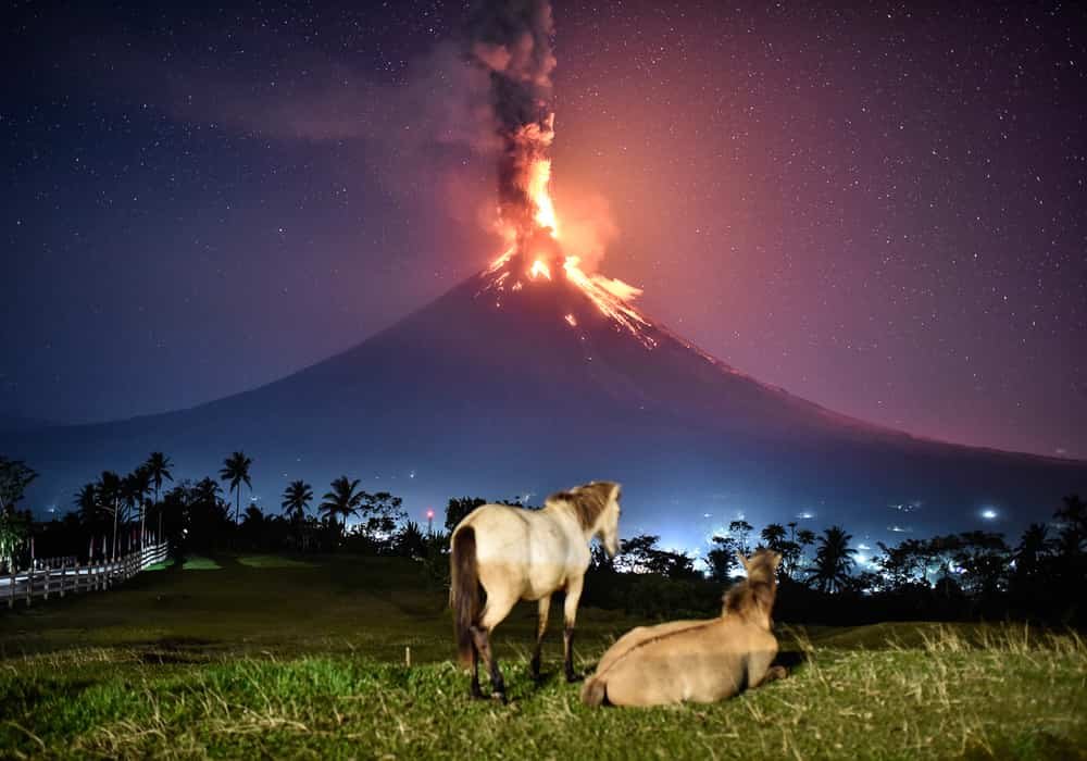 Cara melindungi diri saat gunung berapi meletus