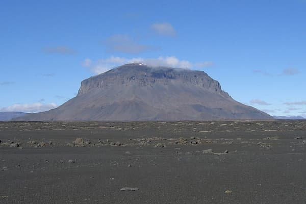 Gunung api tuya islandia Heroubreio