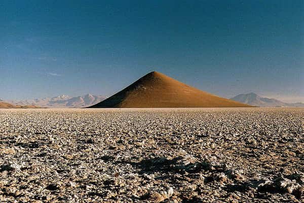 Gunung berapi kerucut Cono de Arita di Salta