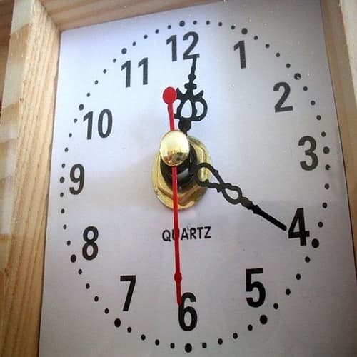 Jam dinding quartz