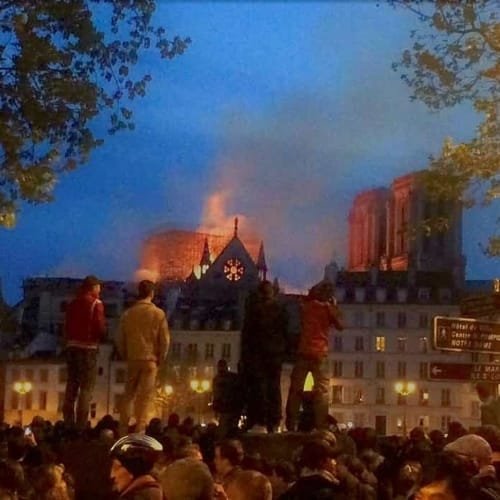 Notre Dame de Paris Terbakar - Gereja Katedral Gotik Terbakar Dengan Tragisnya - Senin 15 April 2019