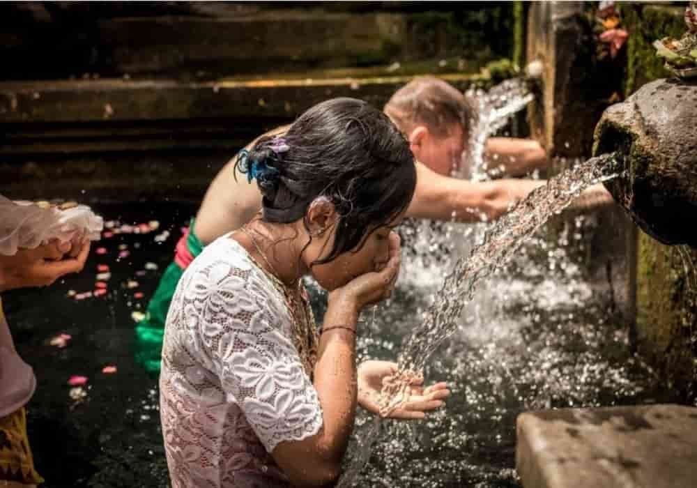 Perayaan Air Suci dan Pembersihan Diri - Hari Banyu Pinaruh di Bali
