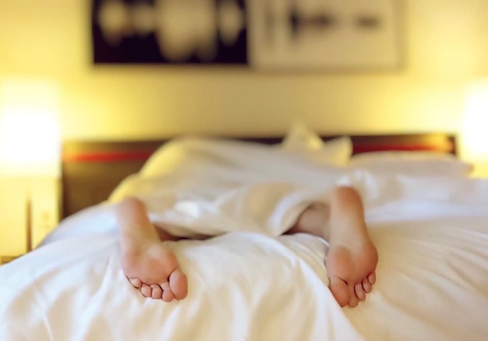Kaki Bergerak Tak Terkontrol atau Sindroma Kaki Gelisah (Restless Legs Syndrome) – Penjelasan, Penyebab, Gejala, Pengobatan