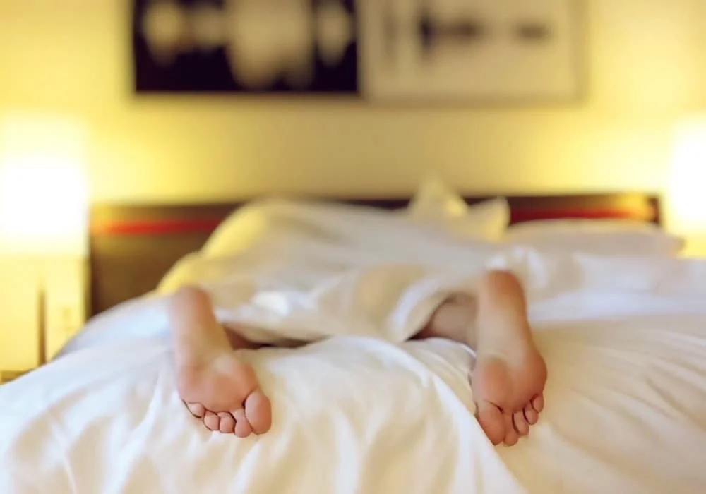 Kaki Bergerak Tak Terkontrol atau Sindroma Kaki Gelisah (Restless Legs Syndrome) – Penjelasan, Penyebab, Gejala, Pengobatan