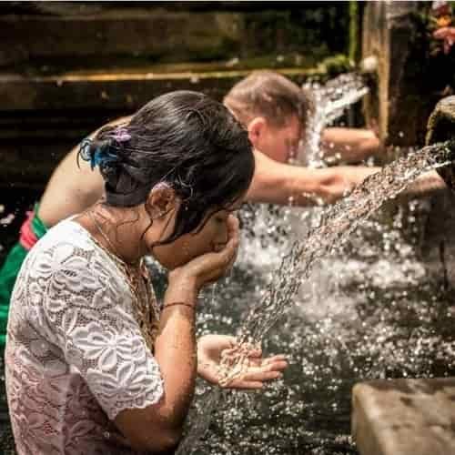 Perayaan Air Suci dan Pembersihan Diri - Hari Banyu Pinaruh di Bali