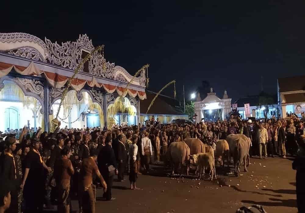 Malam 1 Suro dan Bulan Suro - Tradisi, Ritual, Misteri, Legenda, Mitos