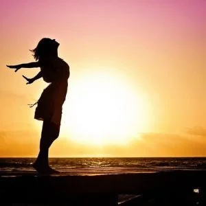 Terapi Hormon Menopause (MHT: Menopausal Hormone Therapy) - Contoh, Manfaat dan Risiko