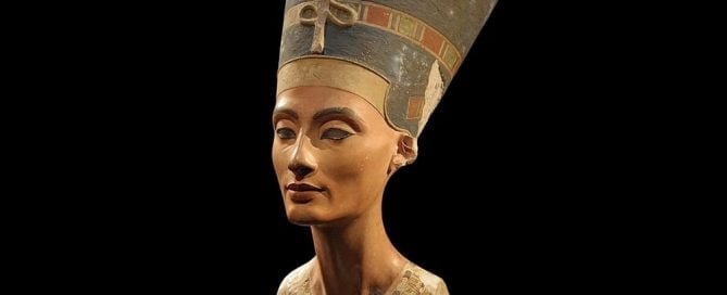 Patung dada nefertiti