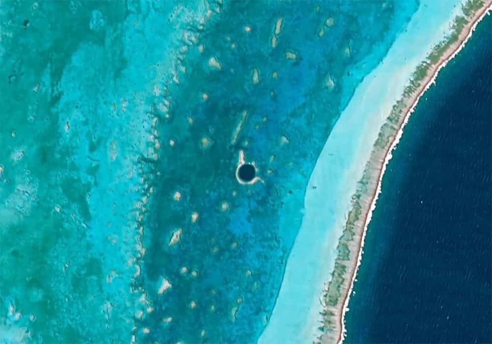Sekitar great blue hole di lighthouse reef belize