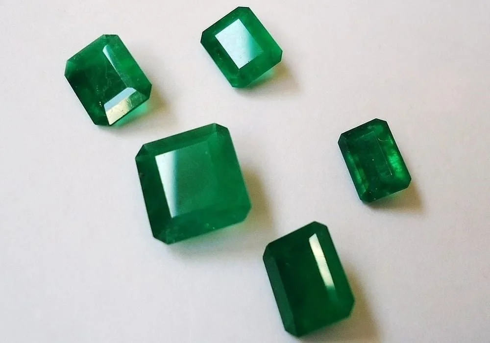 Batu zamrud emerald