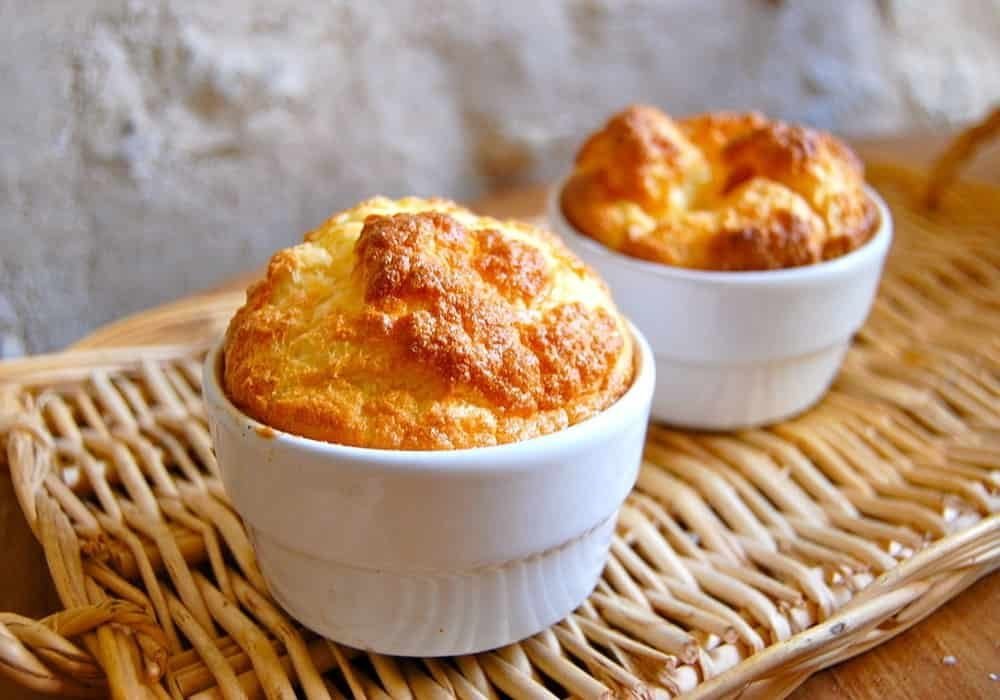 Souffle au fromage makanan prancis