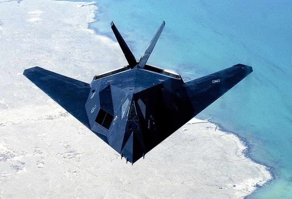 Pesawat Siluman F117 Nighthawk