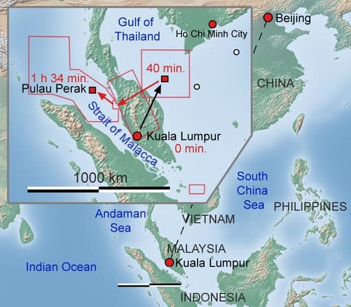 Rute Malaysia Airlines MH370 dengan area pencarian disisipkan. Lingkaran kecil diklaim melihat puing-puing