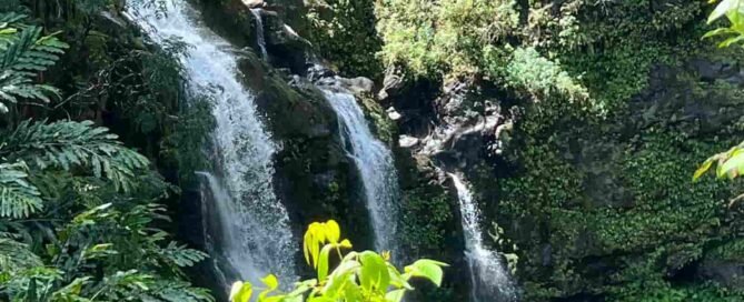 Road to hana dengan air terjun