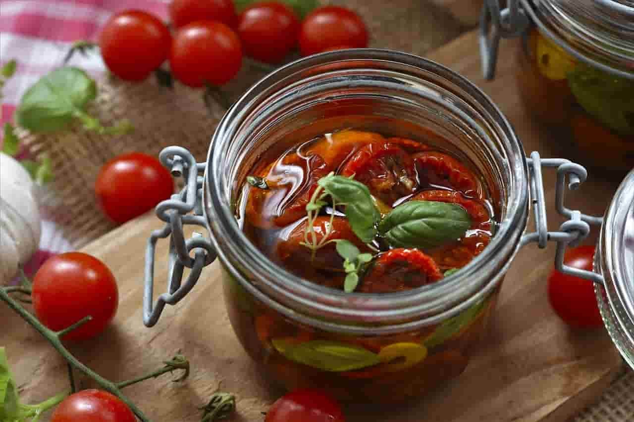 Mengawetkan dan menyimpan makanan di toples kaca