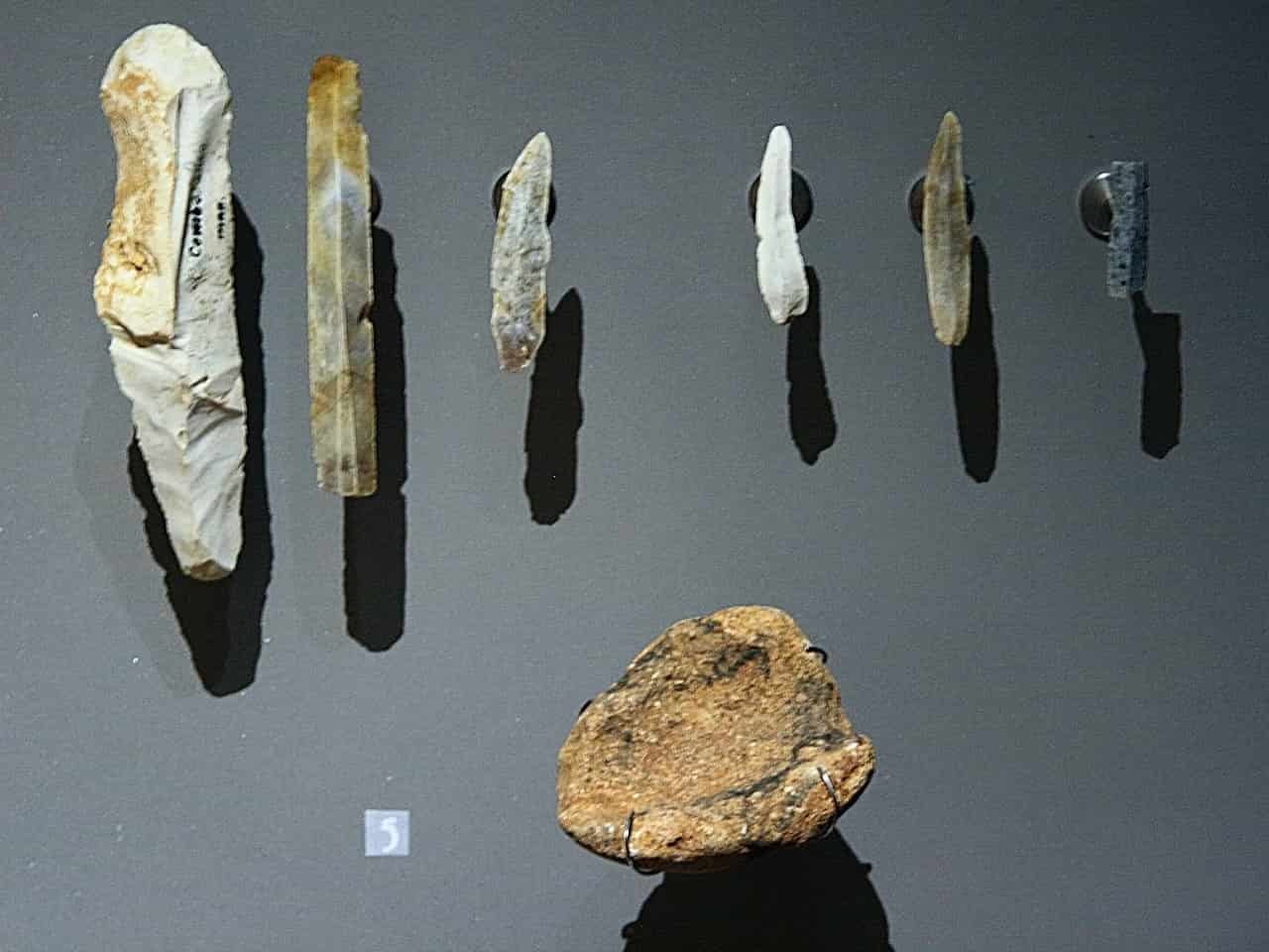 Zaman Prasejarah | Periode Zaman Batu, Perunggu dan Besi