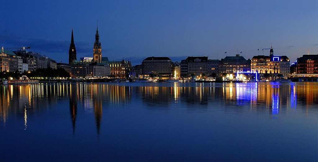 Pusat kota hamburg malam hari