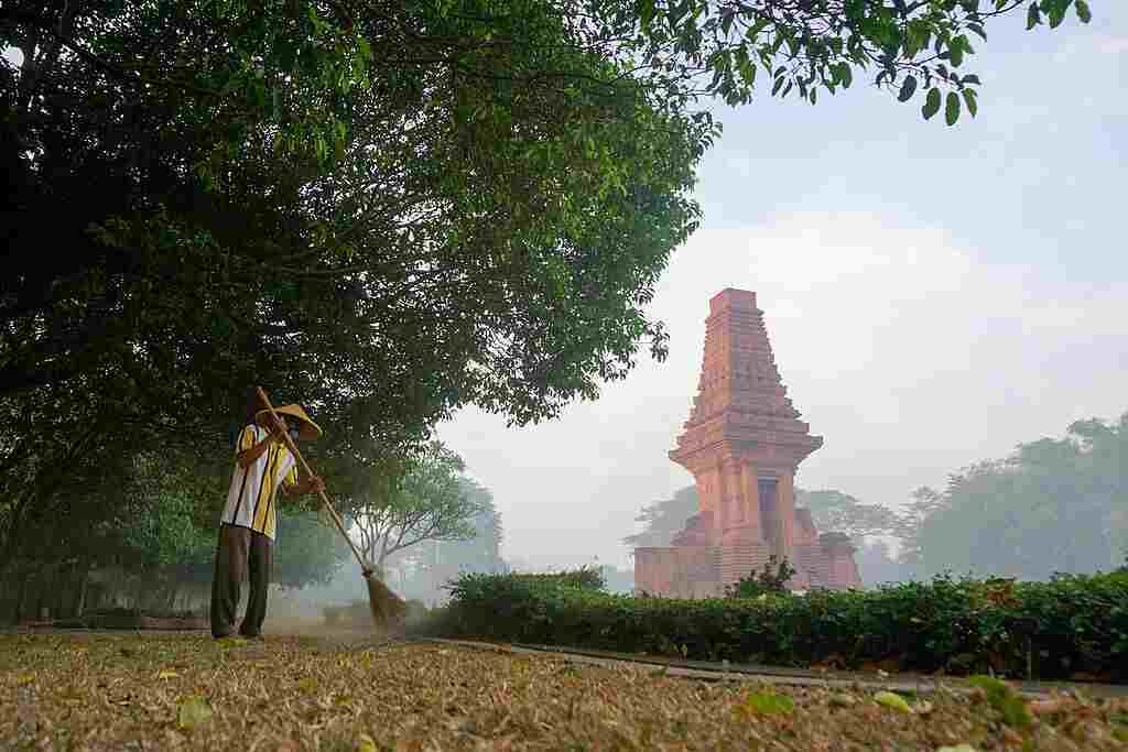 Candi bajang ratu trowulan - Bekas ibu kota Kerajaan Majapahit (Kabupaten Mojokerto, Jawa Timur)