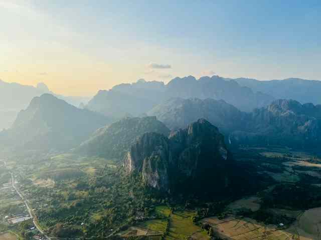 Pemandangan Laos untuk artikel Dataran Guci atau Plain of Jars